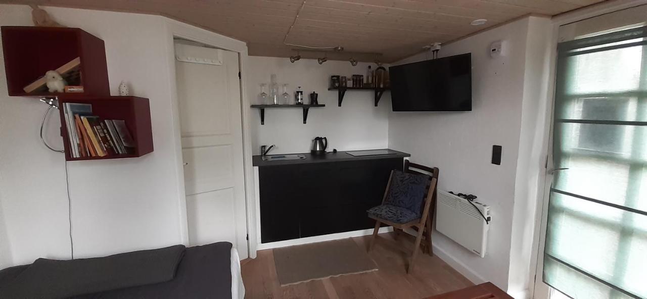 Cozy Tiny Room, Mini Kitchen And Bathroom Otterup Exterior foto